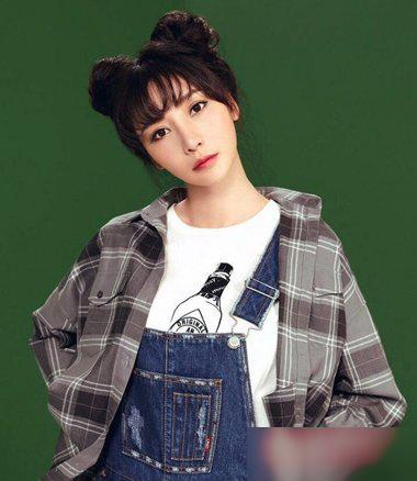 今年最流行的盘头发教程维语,时尚盘头发简单好看的视频