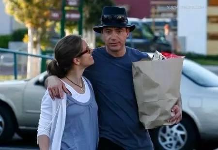 漫威钢铁侠和唐尼,漫威钢铁侠小罗伯特唐尼签名照