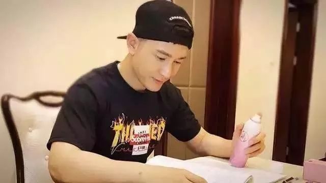 范爷、杨幂地位不保,山东微商Rihanna才是真正的带货女王!