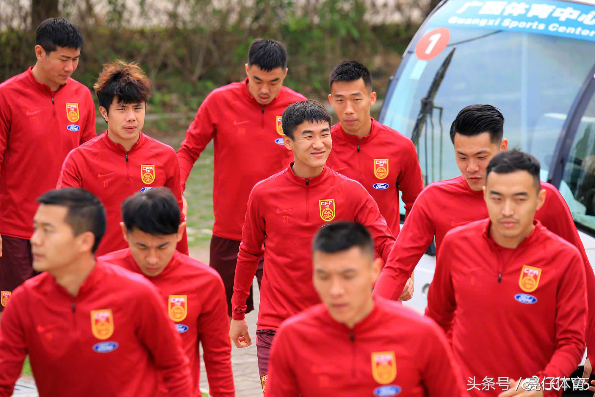 卡瓦尼苏亚雷斯超远距离破门,苏亚雷斯教国足处理球