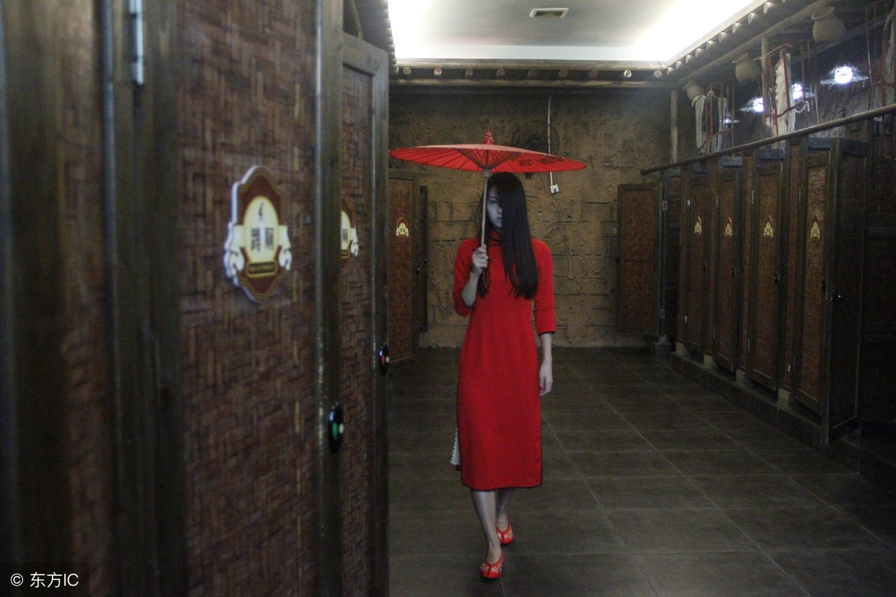 长篇故事《楼上的高跟鞋》胆小勿入！