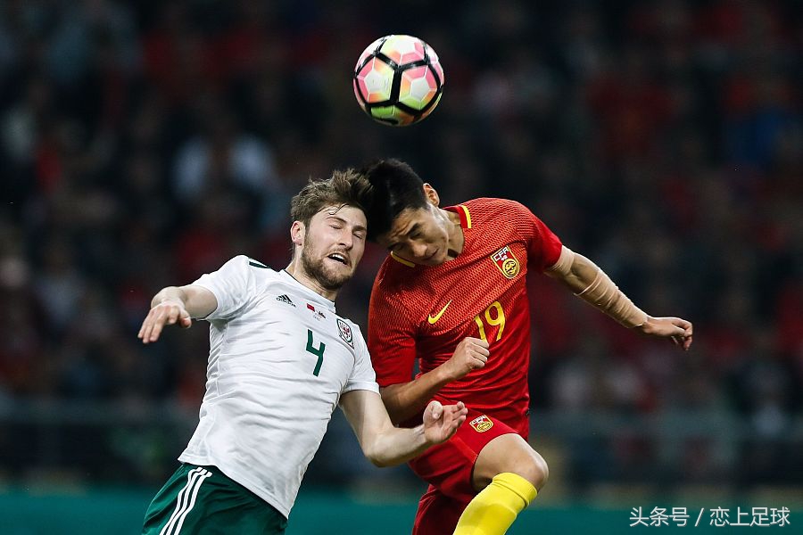 外国网友评价国足输给县足球队,国足惨败威尔士各大媒体