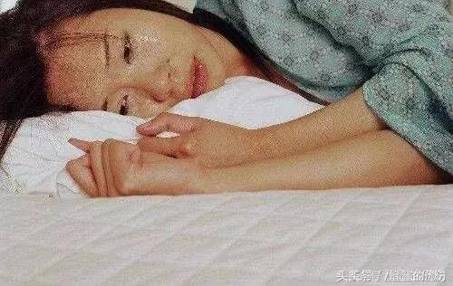 新婚夜不是处女,老公为我偷偷割破手指,让我很感动!