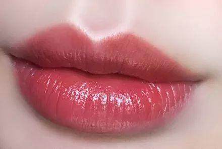 最显皮肤白的口红颜色,显白显气质这17支口红谁涂谁美