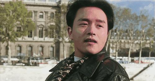 很多年后，香港影帝拎起屠龙刀说：大家好，我是渣渣辉——飞碟说