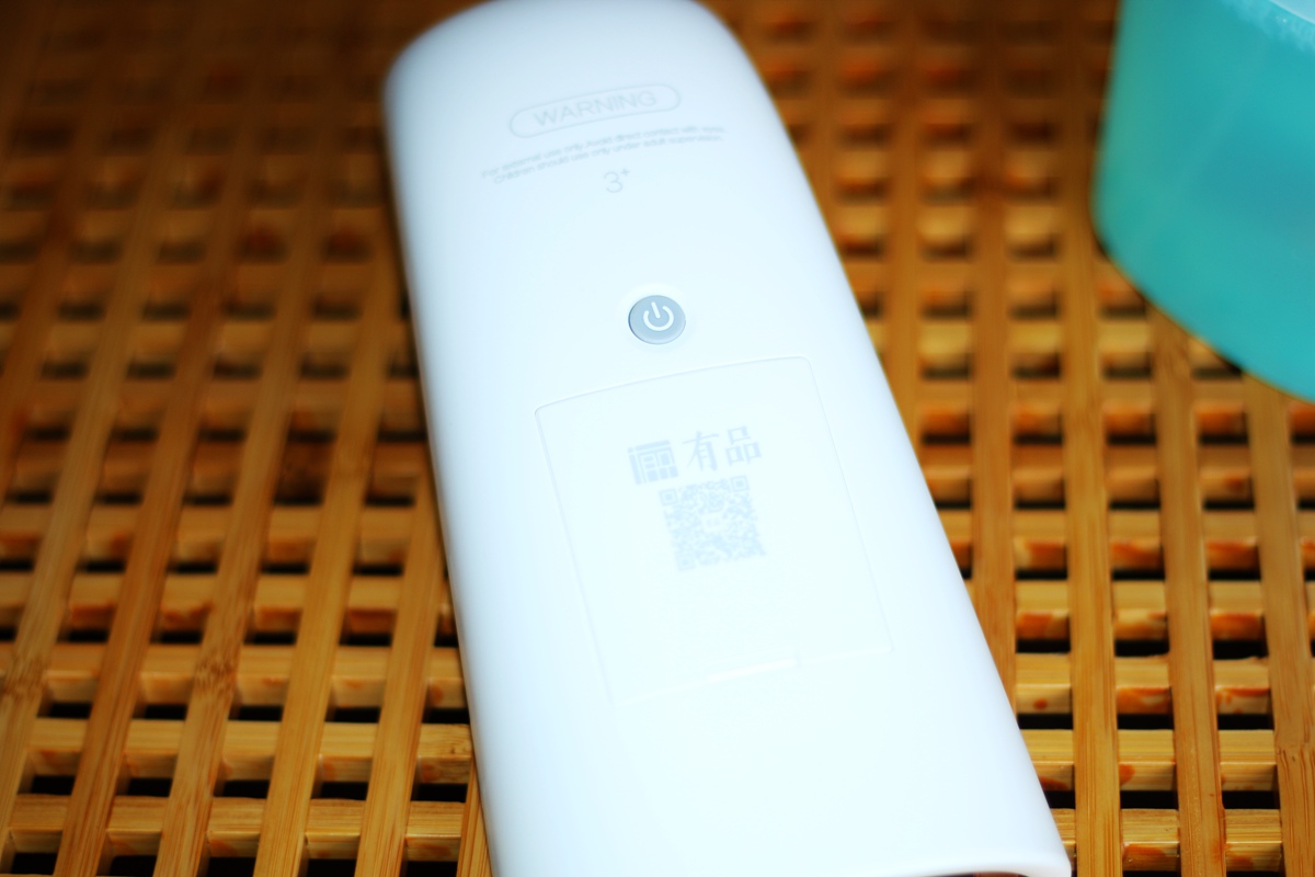 身体下面有白色泡沫流出什么原因,手碰水就起白色小泡泡