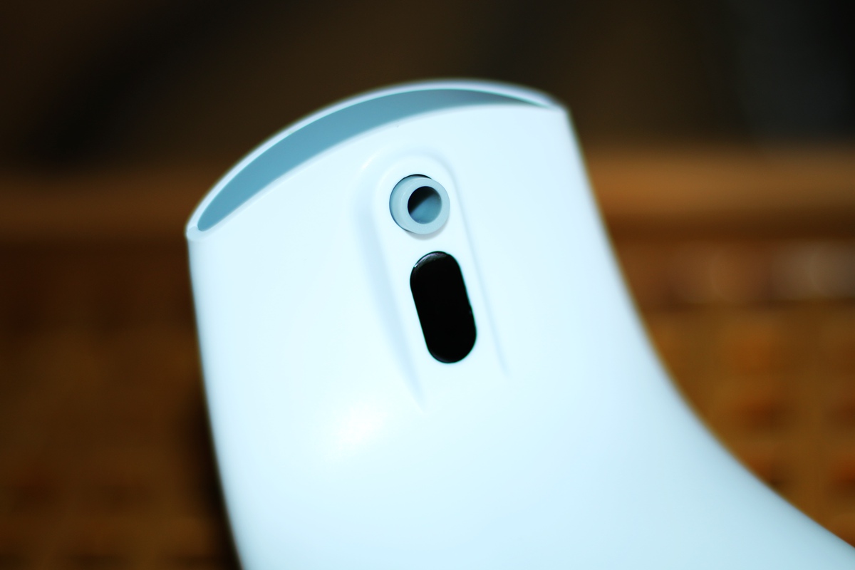 身体下面有白色泡沫流出什么原因,手碰水就起白色小泡泡