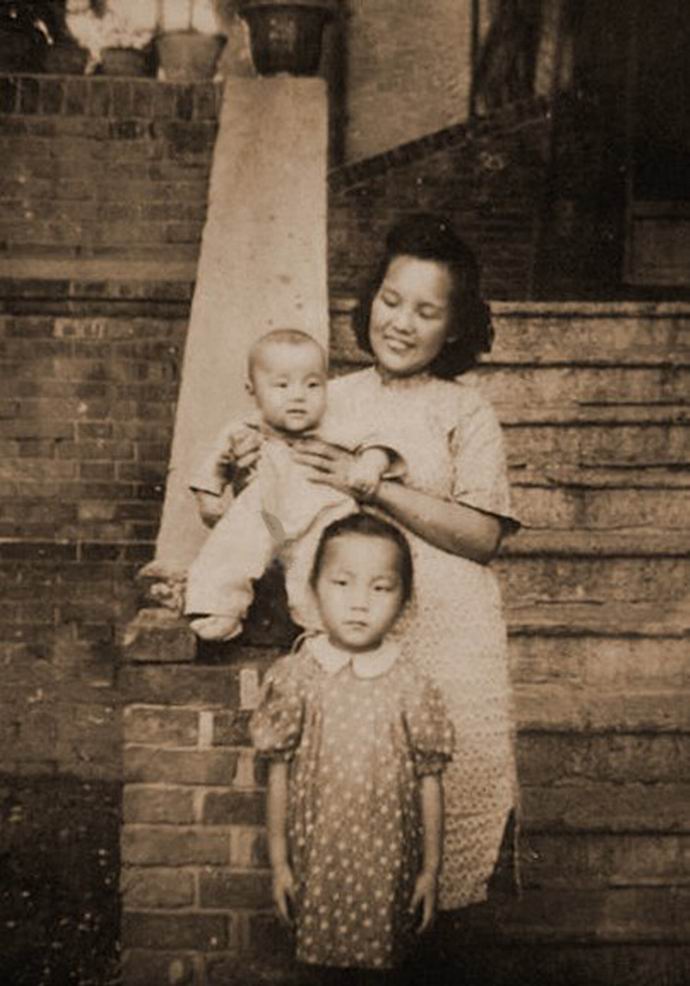 80年代中国最有名古典吉他演奏家,带没涂漆的吉他去央广录节目