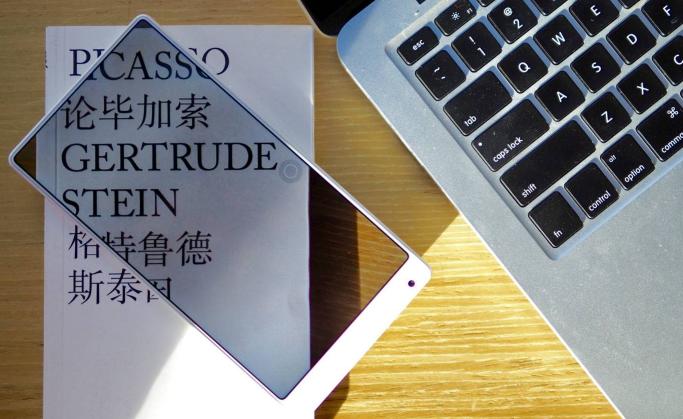 夏普第一款全面屏手机,夏普新手机