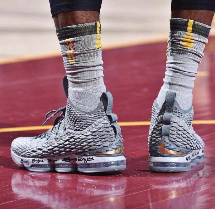 3月24日球鞋精选库里首次上脚五代低帮版球鞋登场