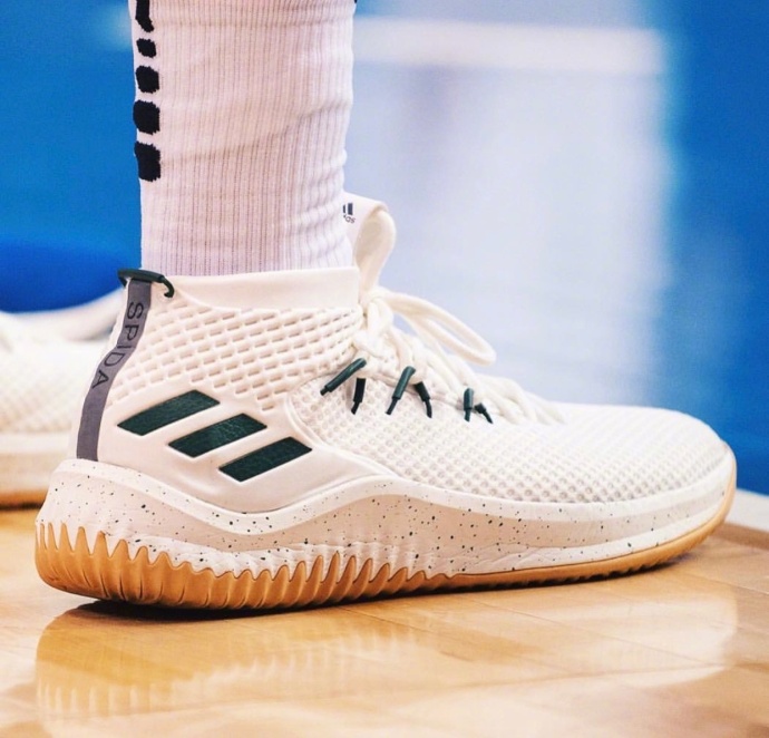 3月24日球鞋精选库里首次上脚五代低帮版球鞋登场