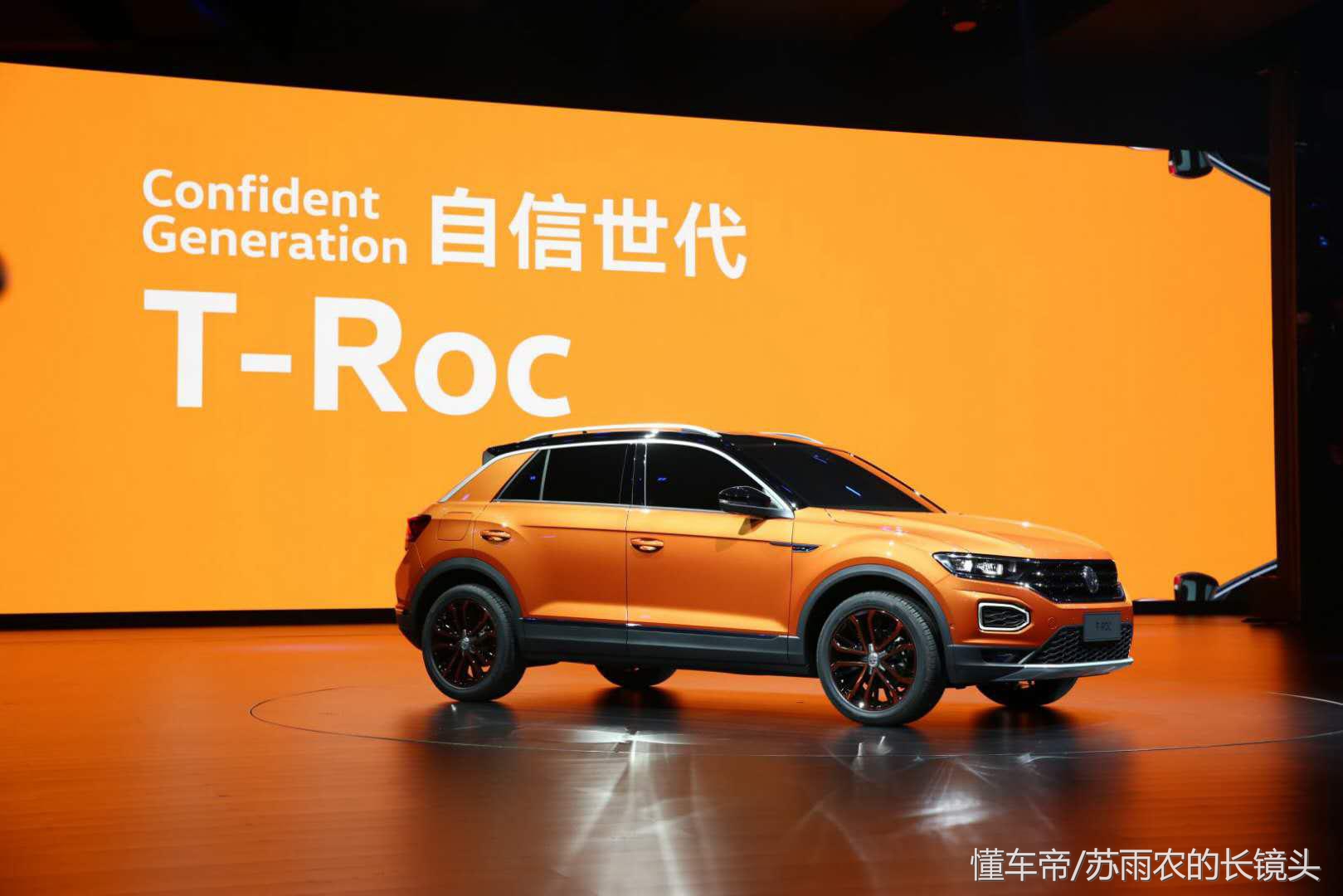 全新途锐四座版,试驾大众suv途锐v8