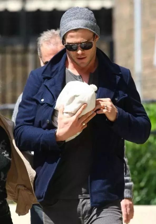 发现一枚比杜江更宠妻,比小贝会带娃的男神!颜值高更顾家的男神