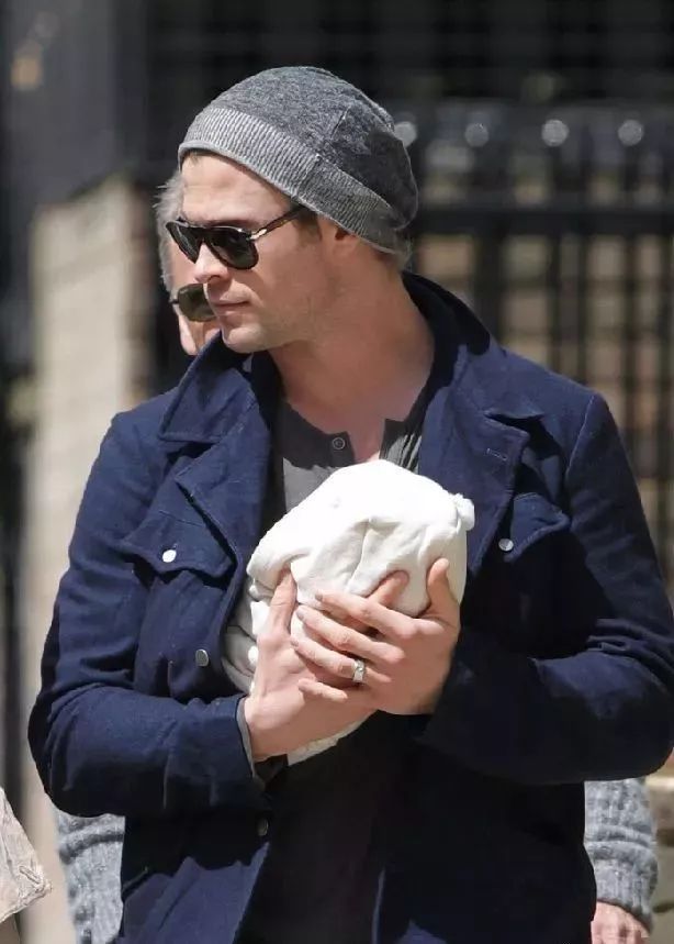 发现一枚比杜江更宠妻,比小贝会带娃的男神!颜值高更顾家的男神