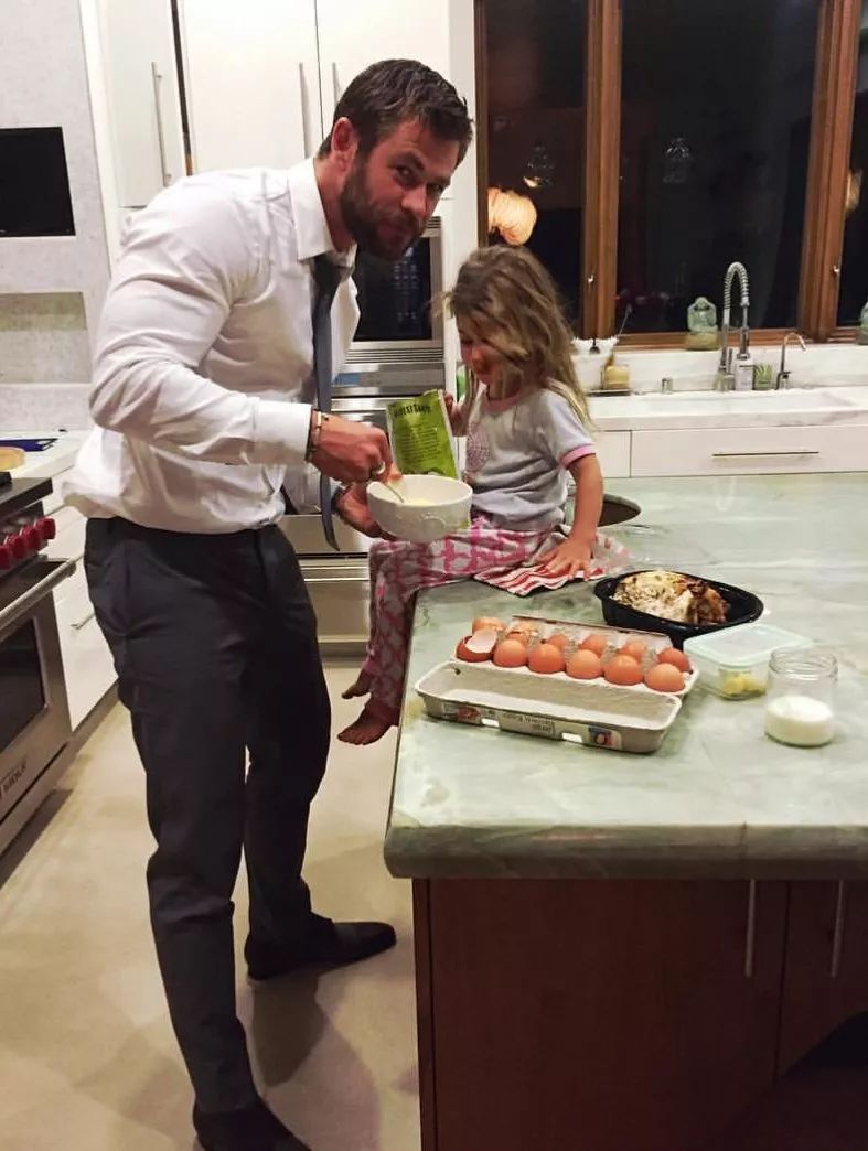 发现一枚比杜江更宠妻,比小贝会带娃的男神!颜值高更顾家的男神