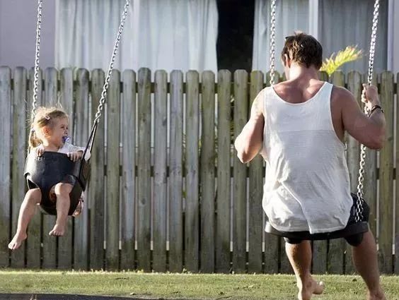 发现一枚比杜江更宠妻,比小贝会带娃的男神!颜值高更顾家的男神