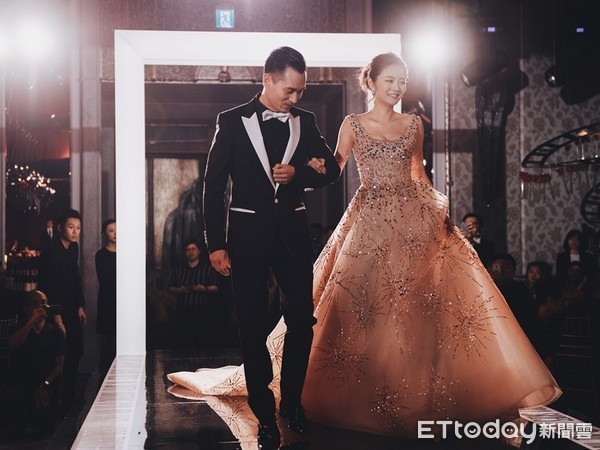 8岁继女是关键！安以轩噤口孕事…友爆「当小妈不容易」