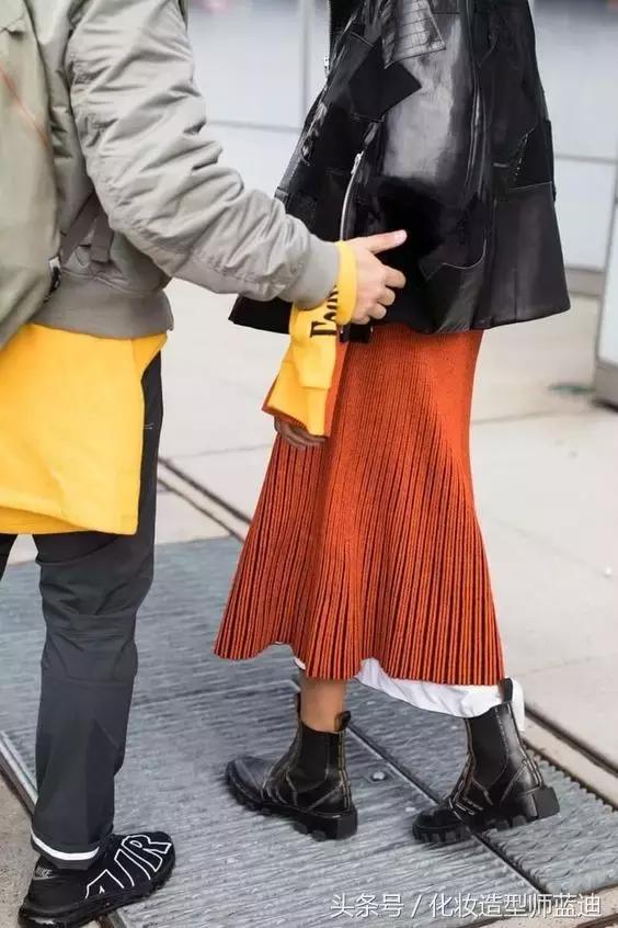 梨形身材穿百褶裙和伞裙哪个显瘦,百褶裙胖mm显瘦遮肉中长款