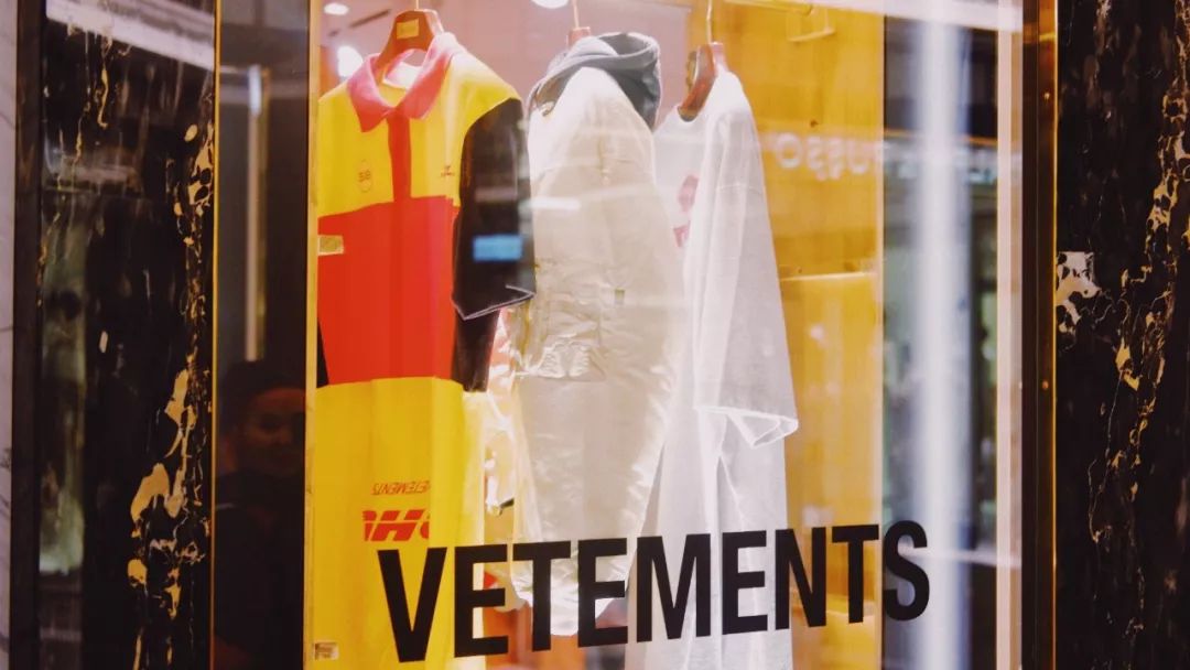 被黄牛吵上天的潮鞋,在国外真的能原价拿到么?