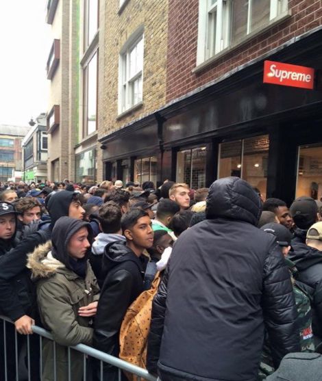 被黄牛吵上天的潮鞋,在国外真的能原价拿到么?