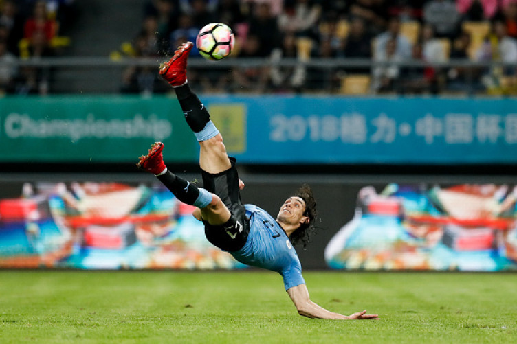 卡瓦尼国家队的倒钩进球,乌拉圭神锋卡瓦尼惊世倒钩