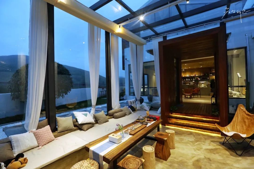 住进莫干山下的“鱼缸”，