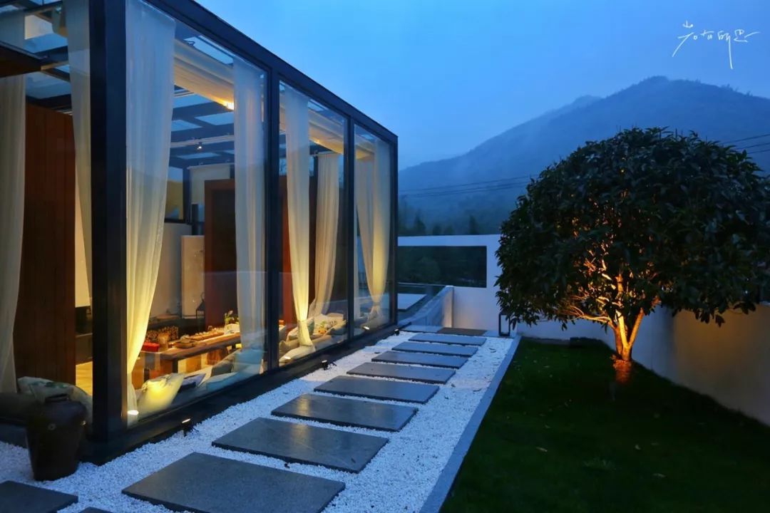 住进莫干山下的“鱼缸”，