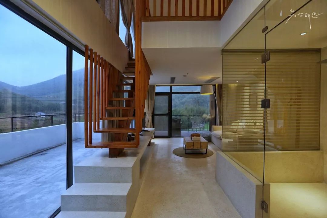 住进莫干山下的“鱼缸”，