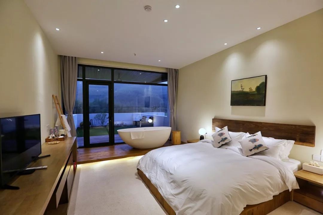 住进莫干山下的“鱼缸”，