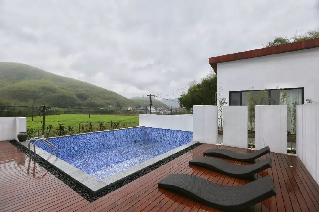 住进莫干山下的“鱼缸”，