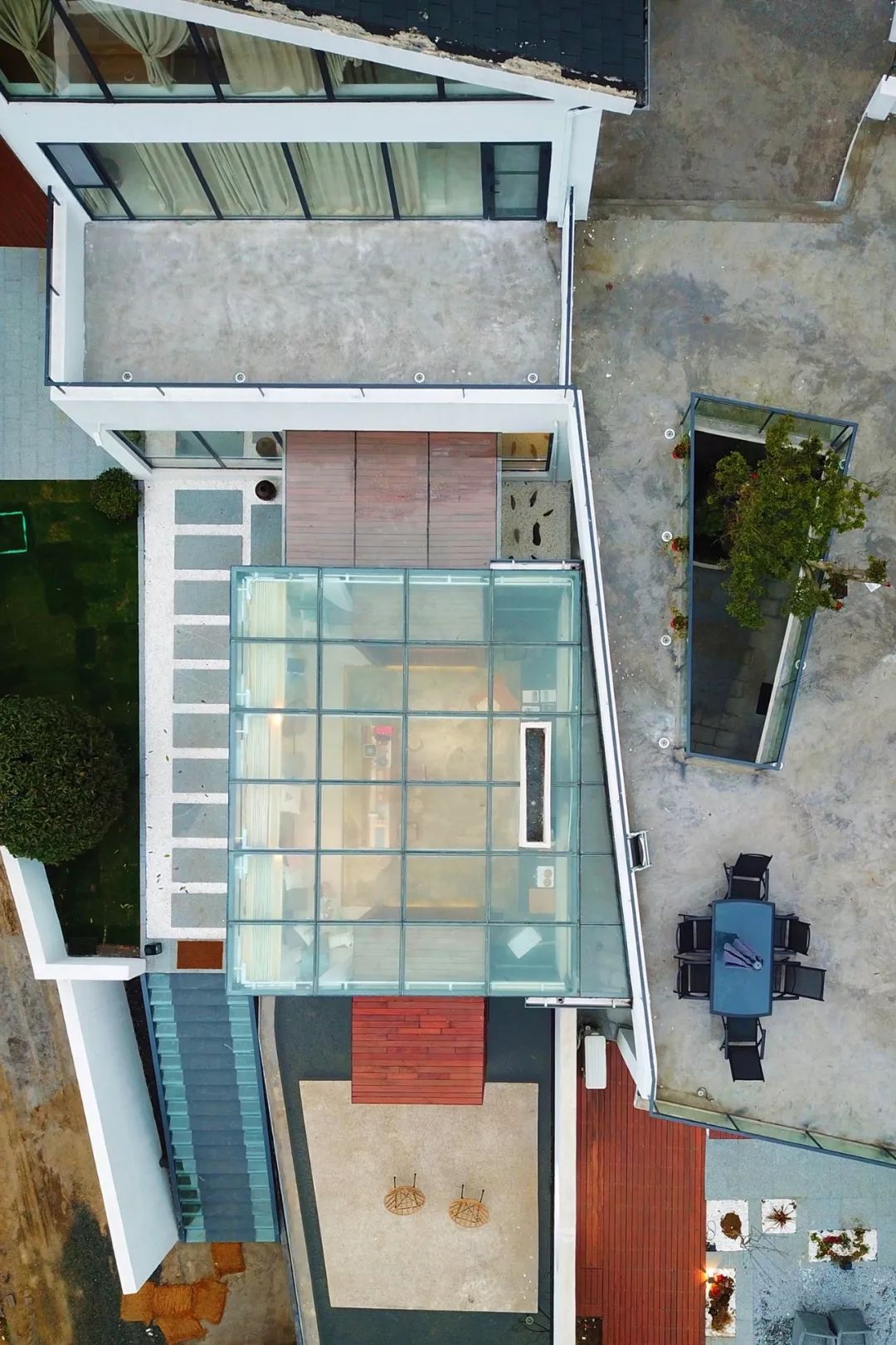 住进莫干山下的“鱼缸”，