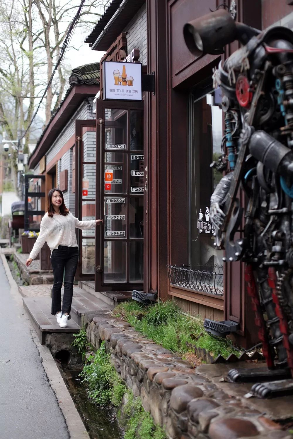 住进莫干山下的“鱼缸”，