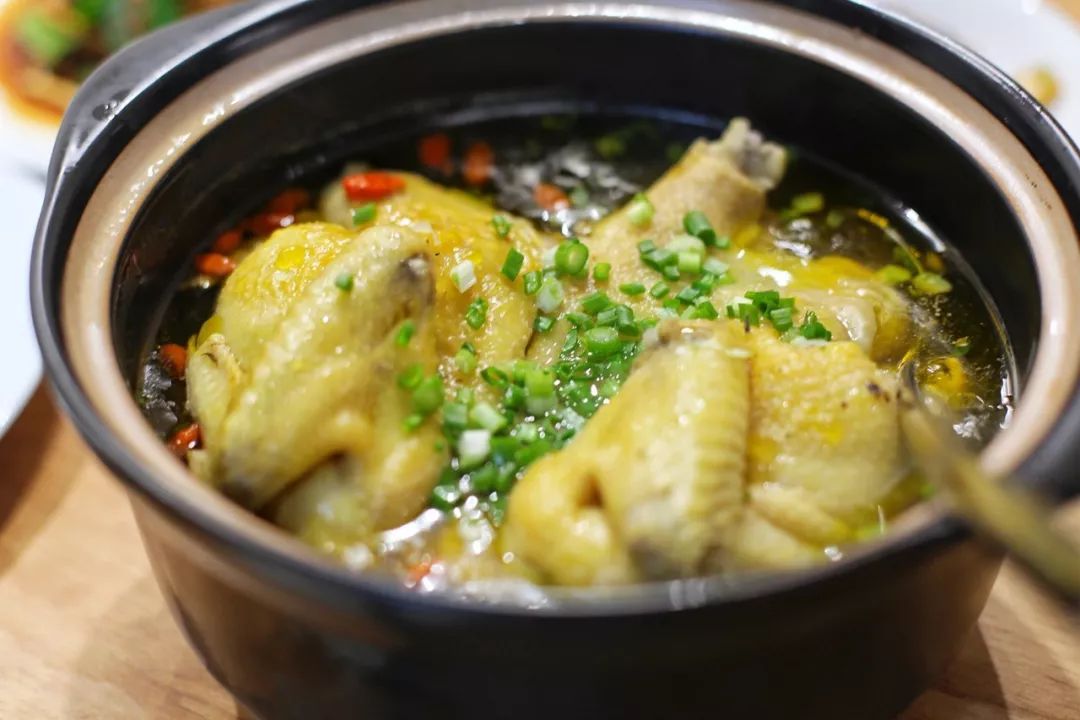 住进莫干山下的“鱼缸”，