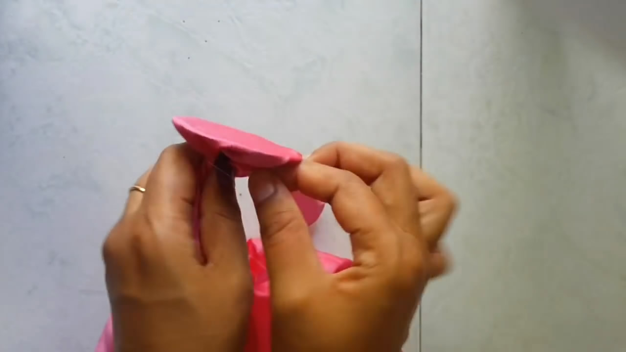 怎么用瓶盖做小帽子,用瓶盖做帽子头饰