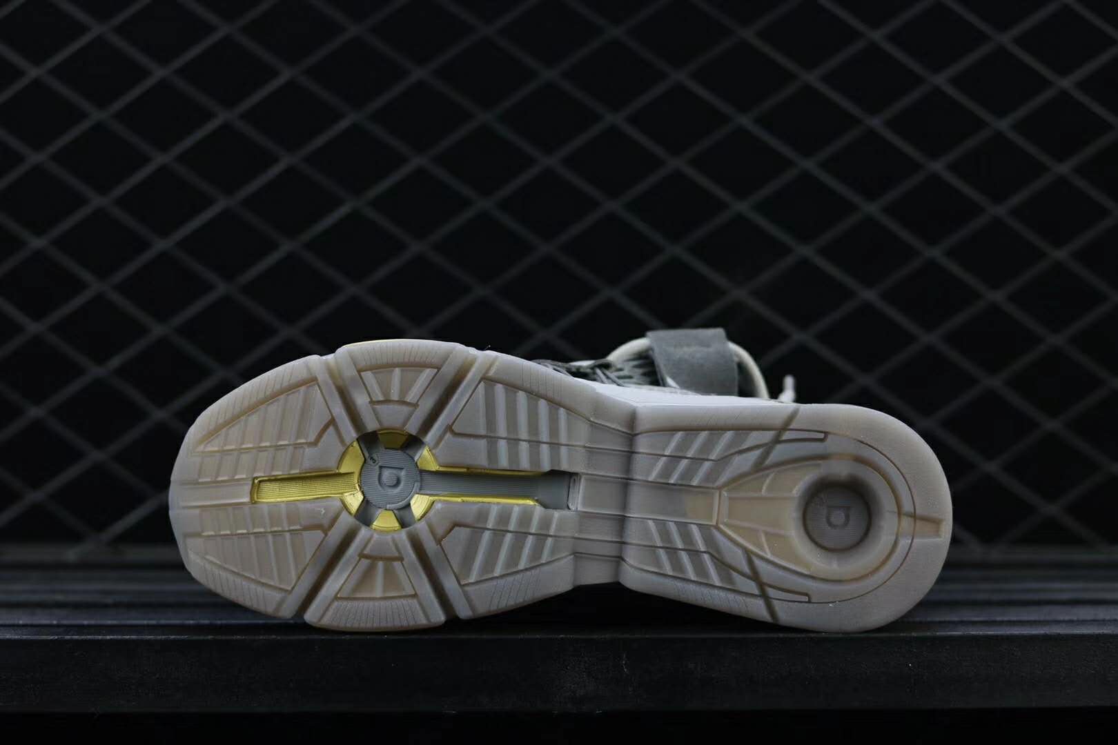 阿迪达斯ultraboostpb运动跑鞋介绍 (adidas阿迪达斯ultraboost 新款跑鞋)