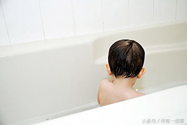 春夏之交,不妨用艾叶水给宝宝洗澡吧