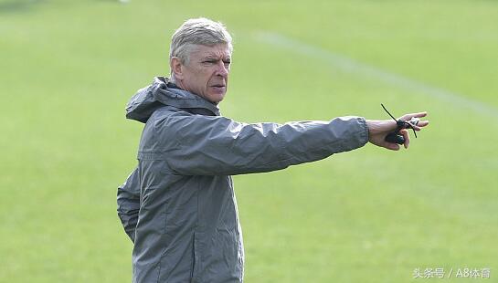 温格告别阿森纳最后一场,曼联2:1阿森纳温格上看台