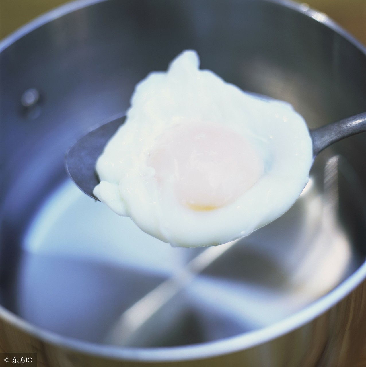 伤寒感冒咳嗽可以吃鸡蛋吗,感冒咳嗽的煎鸡蛋用白糖还是红糖