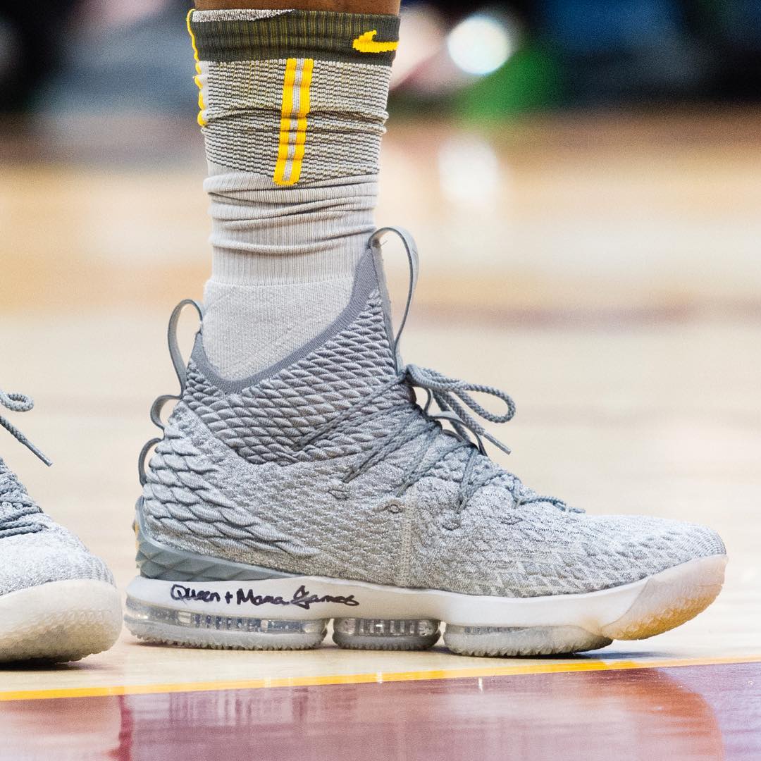 太阳总……有喜欢穿风骚球鞋的球员，走了一个塔克，冒出俩控卫…