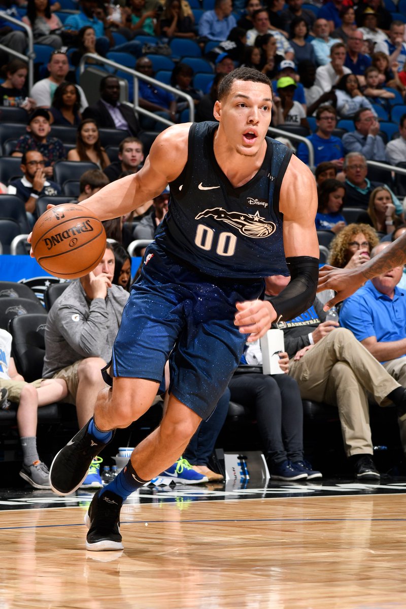 太阳总……有喜欢穿风骚球鞋的球员，走了一个塔克，冒出俩控卫…