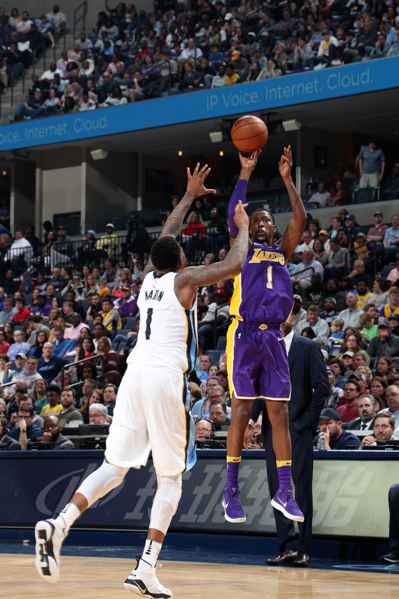 太阳总……有喜欢穿风骚球鞋的球员，走了一个塔克，冒出俩控卫…