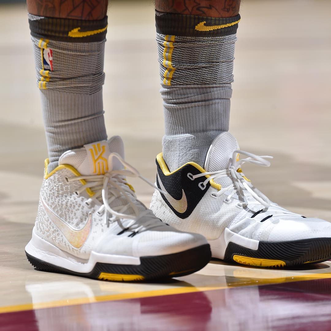 太阳总……有喜欢穿风骚球鞋的球员，走了一个塔克，冒出俩控卫…