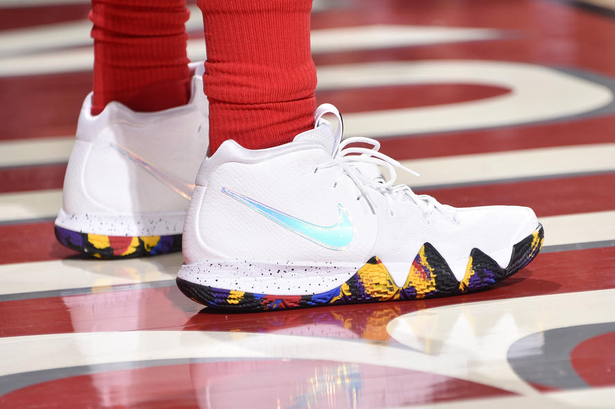 太阳总……有喜欢穿风骚球鞋的球员，走了一个塔克，冒出俩控卫…