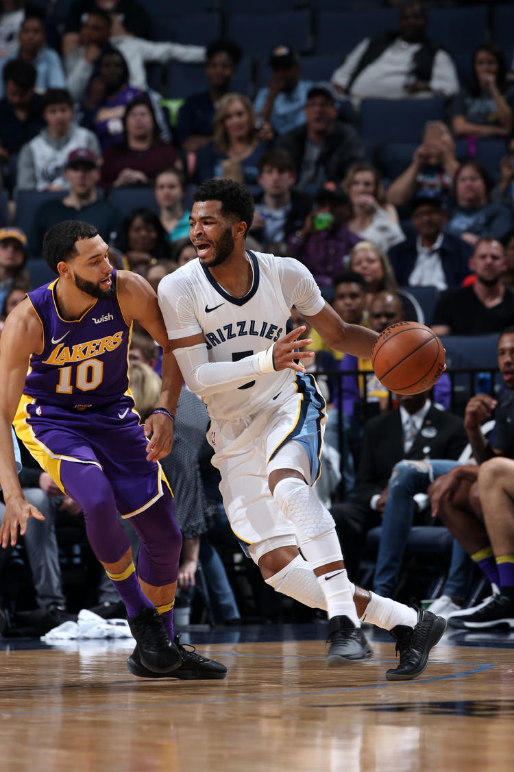 太阳总……有喜欢穿风骚球鞋的球员，走了一个塔克，冒出俩控卫…