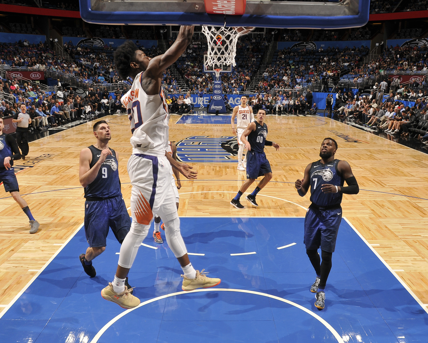 太阳总……有喜欢穿风骚球鞋的球员，走了一个塔克，冒出俩控卫…