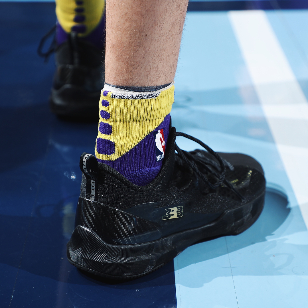 太阳总……有喜欢穿风骚球鞋的球员，走了一个塔克，冒出俩控卫…