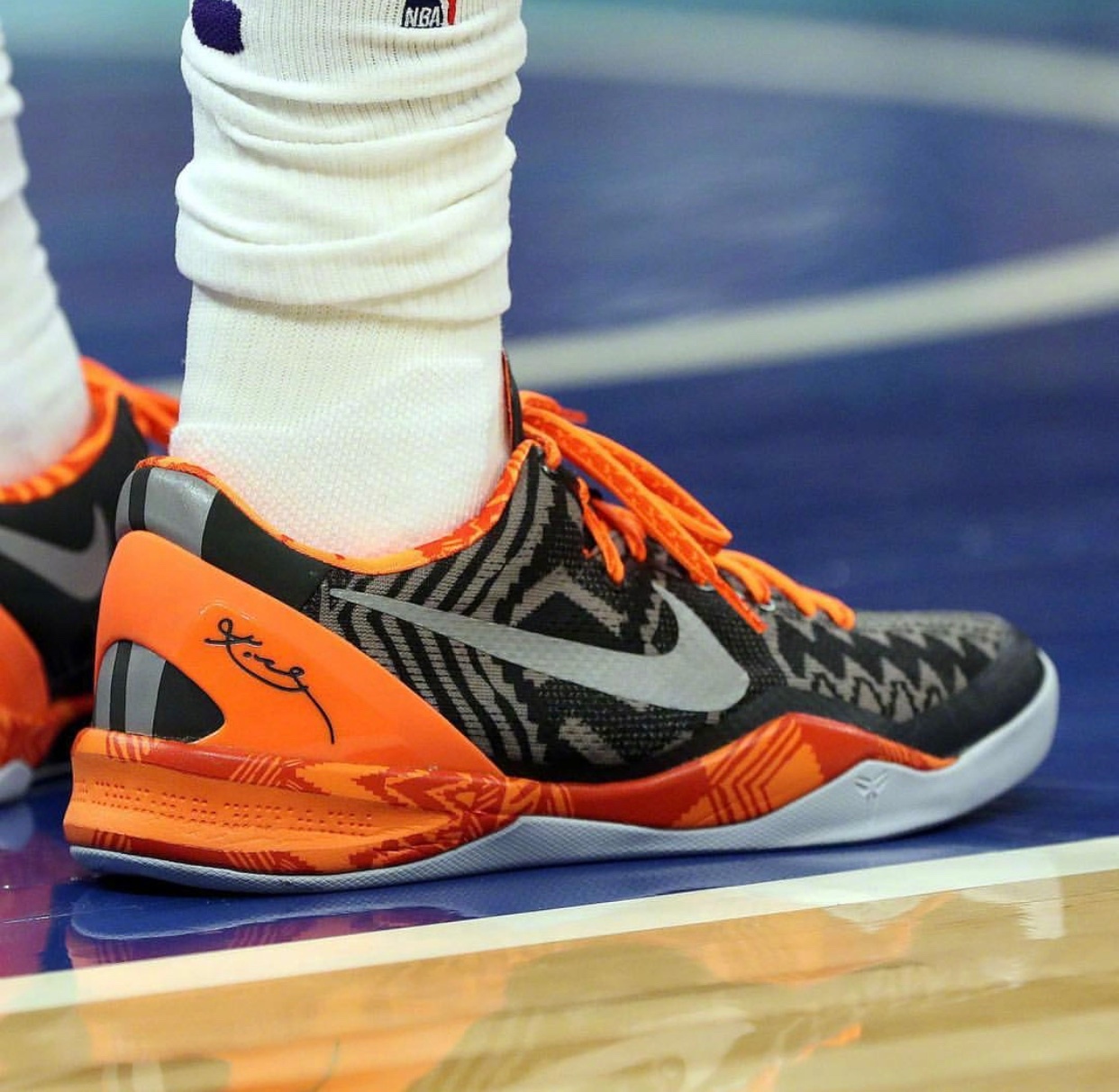 太阳总……有喜欢穿风骚球鞋的球员，走了一个塔克，冒出俩控卫…