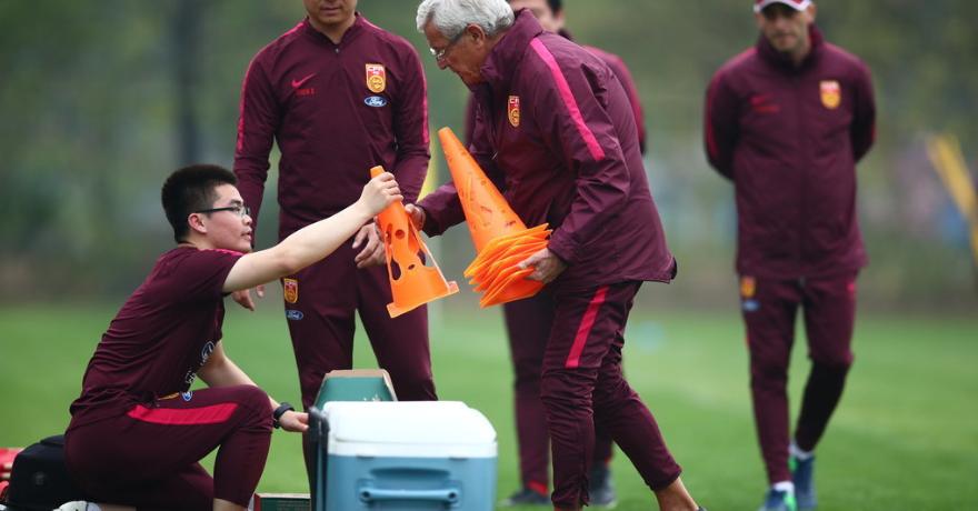 国足赛后全体发言,郜林评价里皮