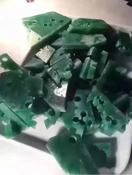 拍卖行的顶级翡翠珠链,拍卖会上的顶级翡翠首饰