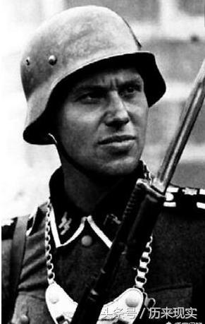 二战时德国兵胸前的铁牌,二战德国部队闪电标志